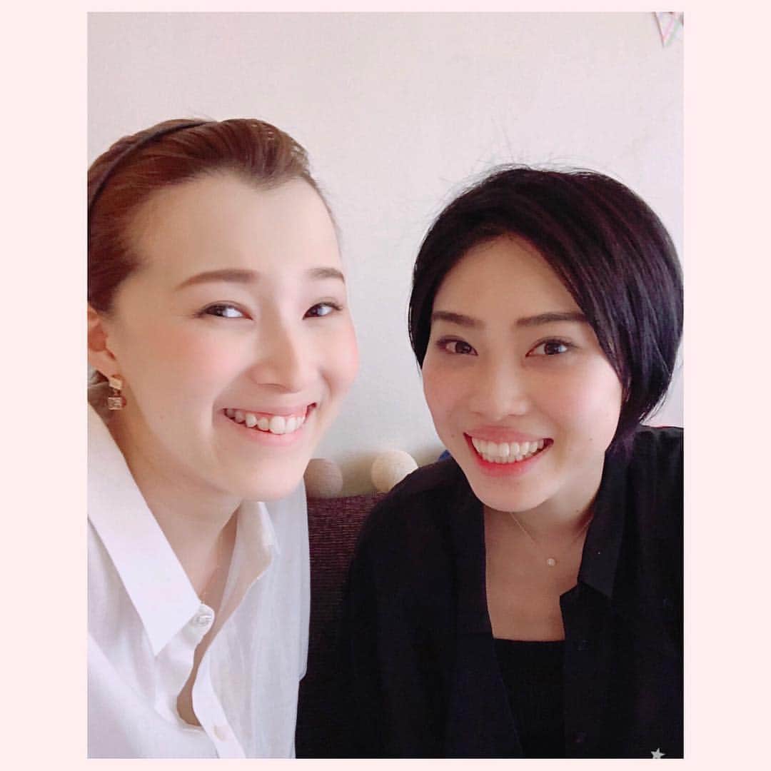 彩星りおんのインスタグラム：「まっちょ(貴澄隼人さん)が遊びに来てくれた🏠💓 実は一緒に旅行するくらい仲良しなんです😊 いっぱい話せて嬉しかった✨またすぐ会うけど😁 改めて、卒業おめでとう❤️ #貴澄隼人  #彩星りおん #卒業おめでとう #OGの世界へようこそ #月組 #90期 #92期 #takarazuka #friends #smile #lifeintokyo #lifeinjapan」