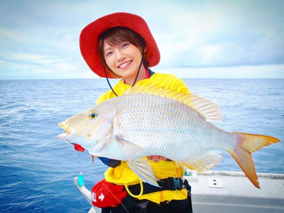 秋丸美帆さんのインスタグラム写真 - (秋丸美帆Instagram)「タマン釣ったさー♩  #fishing #fish #emperorfish #okinawa #釣り #沖縄 #タマン #フエフキダイ #海」6月4日 18時54分 - mippy34