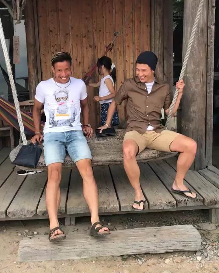 松田力のインスタグラム：「糸島。 塩プリン。 絶品。 美味。  このブランコでめっちゃはしゃいだ。笑  #instagram  #instagood  #松田力  #糸島 #塩プリン  #spend  #denham  #atommilano」