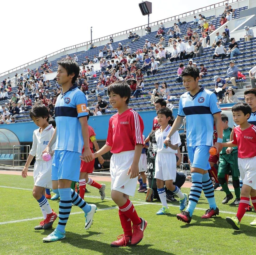 大泉和也のインスタグラム：「6月6日(水) 天皇杯2回戦  vs浦和レッズ  19時キックオフ 浦和駒場スタジアム  応援よろしくお願いします！  #写真は100試合記念マッチなど #出身チームと入場 #笑顔 #ゲーフラや横断幕ありがとうございます #天皇杯 #目標へのチャレンジ」