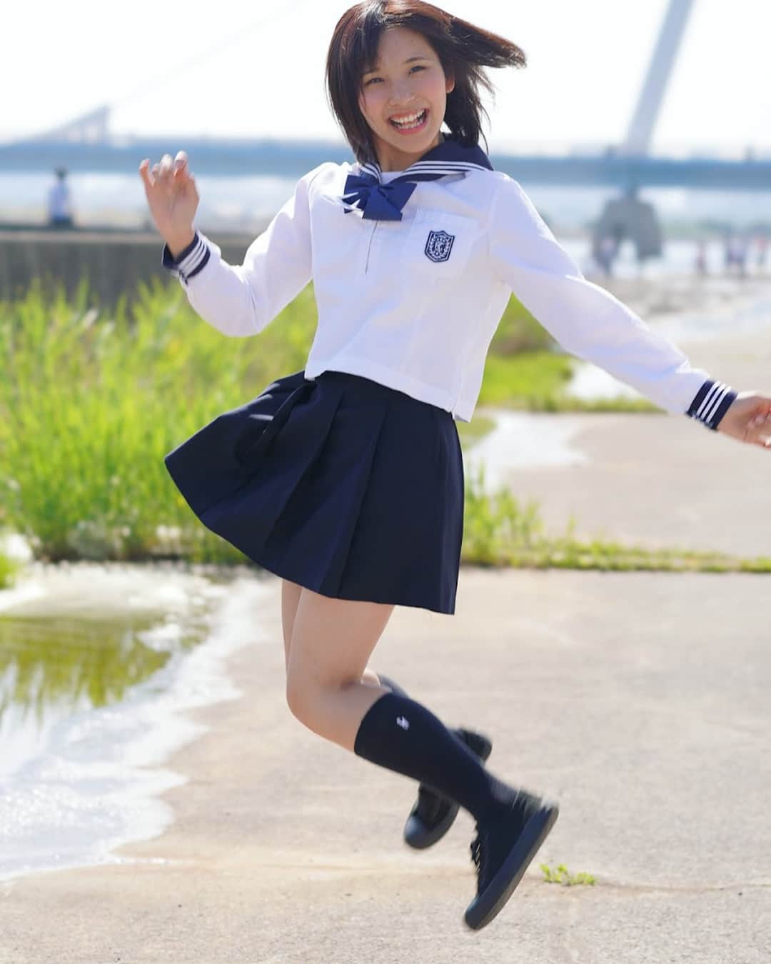 森實りこさんのインスタグラム写真 - (森實りこInstagram)「ジャンプ連写📷﻿ 何回も何回も飛んだ甲斐があった💭﻿ ﻿ #25過ぎても制服が着たい﻿ ﻿ #制服#セーラー服#コスプレ#ジャンプ#インスタ映え#jk#偽jk#ポートレート#ポートレート部#ポートレートモデル#ポートレート女子#童顔#葛西臨海公園#撮影#撮影会#撮影会モデル#fresh撮影会#フレッシュ撮影会#人像#写真好きな人と繋がりたい#ファインダー越しの私の世界#cosplay#cosplayer#japanesegirl#asianmodel#asiangirl#jumping﻿ ﻿ 制服着るといい歳してはしゃいでしまう。﻿ (いい歳して制服着ること自体はしゃいでる🤦🏻‍♀️)」6月4日 21時15分 - ricozane