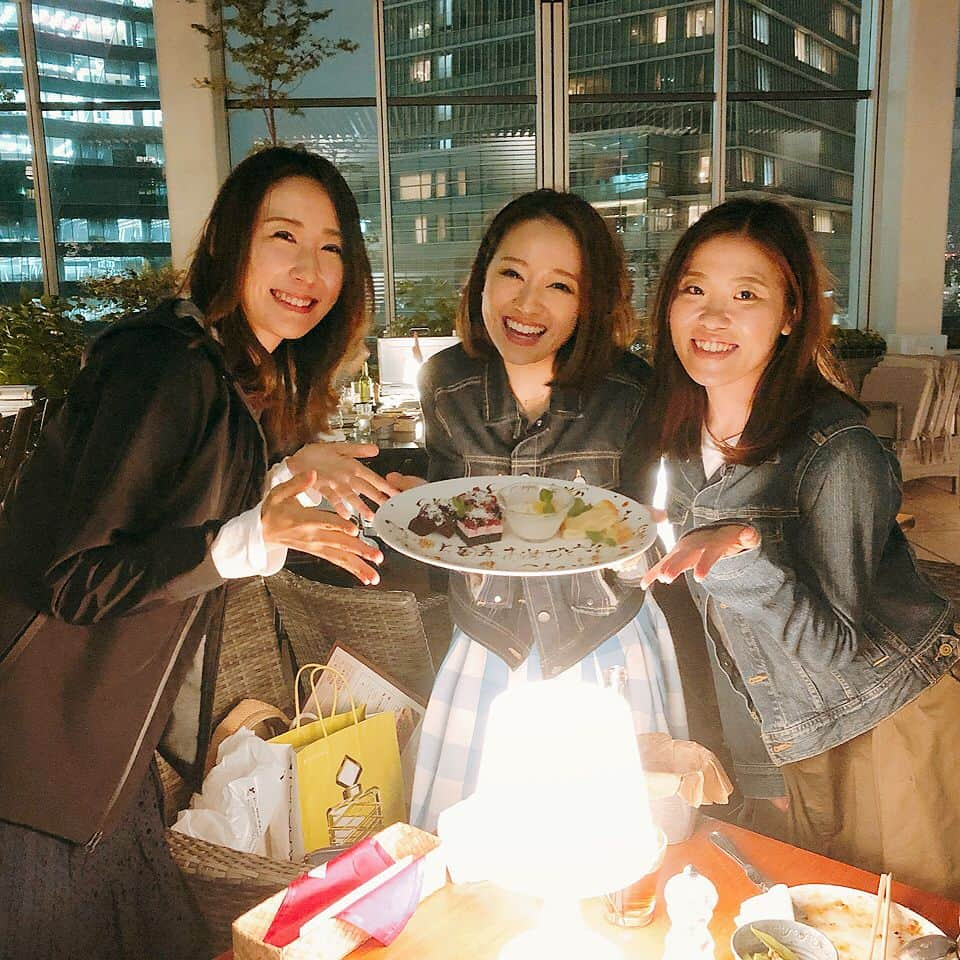 chayさんのインスタグラム写真 - (chayInstagram)「BBQ🍻 #bestfriend #bbq #beergarden #arkhills #rooftop  #rooftopbar #rooftoplounge  #バーベキュー #ビアガーデン」6月4日 21時34分 - chay1023_official