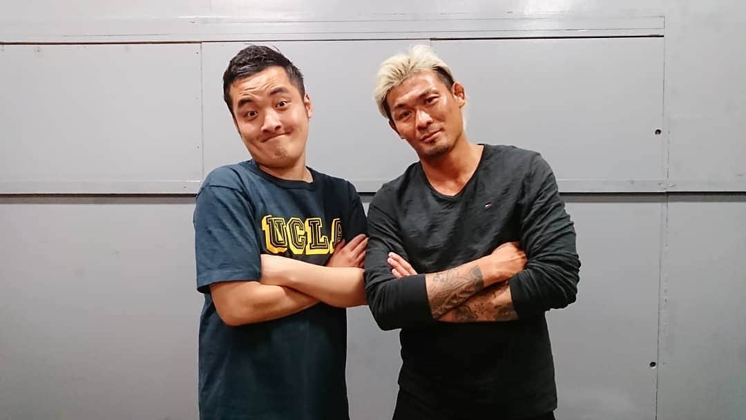 青木泰寛のインスタグラム：「『独占インタビュー〜運命のドロップキック〜vol28』ご来場ありがとうございました。ゲストは坂口征夫選手。様々な事を経験してるからこそ、相手の痛みや苦しみも分かる。言葉一つ一つが優しく感じました。また飲みましょう！  #運命のドロップキック #ddtpro #坂口征夫」