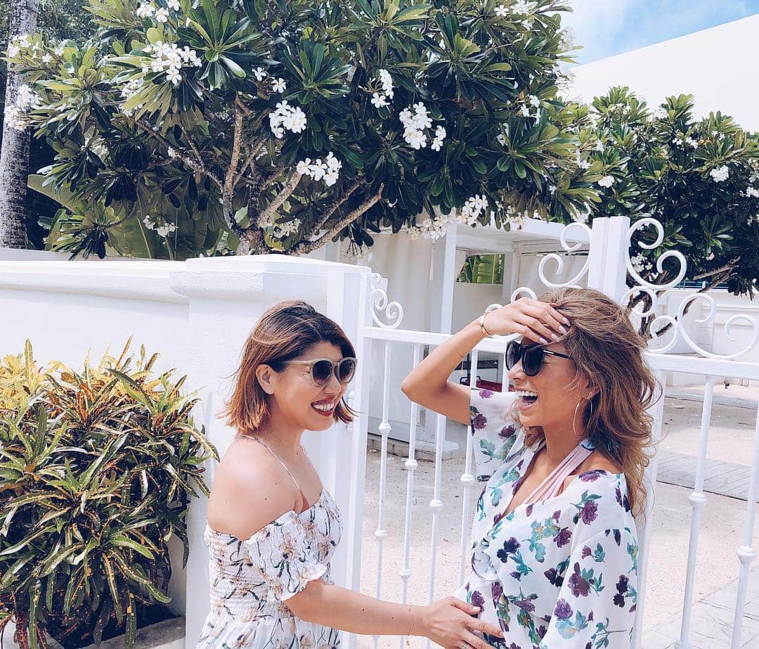 のインスタグラム：「Ohayooo🌴💙 この写真は大好きなSatoちゃんと💘 出逢いは小学5年生の時だから、 私たち10歳だったんだよね👭🎀💕 どんな時も一緒で空気みたいな存在💞 親友だけど、家族みたいな存在💓💓💓 . もぅすぐ少し離れた所に引っ越しちゃうんだ😢 でも、会いに行くからね🚗💙💙💙 . How did i get so lucky to have her in my life?? @sato_estrela I love you sooo much!! I’m so proud of you and our friendship! 新しい場所でもSatoなら大丈夫👍🏽 いつも応援してる😉💓💕💕💕 . #だいすきなおともだち🌹 #Satoちゃんは佐藤さんじゃないよ #Satomiちゃんだよ😂 #あたし達の想い出更新中」