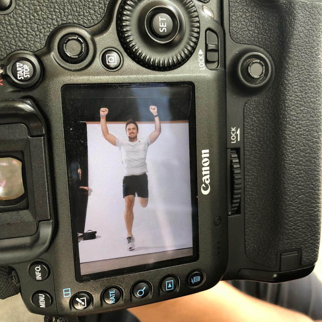 のインスタグラム：「초보러너욤 🏃‍♂️💩 #jtbcmarathon 같이 뛰실분 계신가요? 5k 27:37 10k 1:00:55 Half 2:30:35」