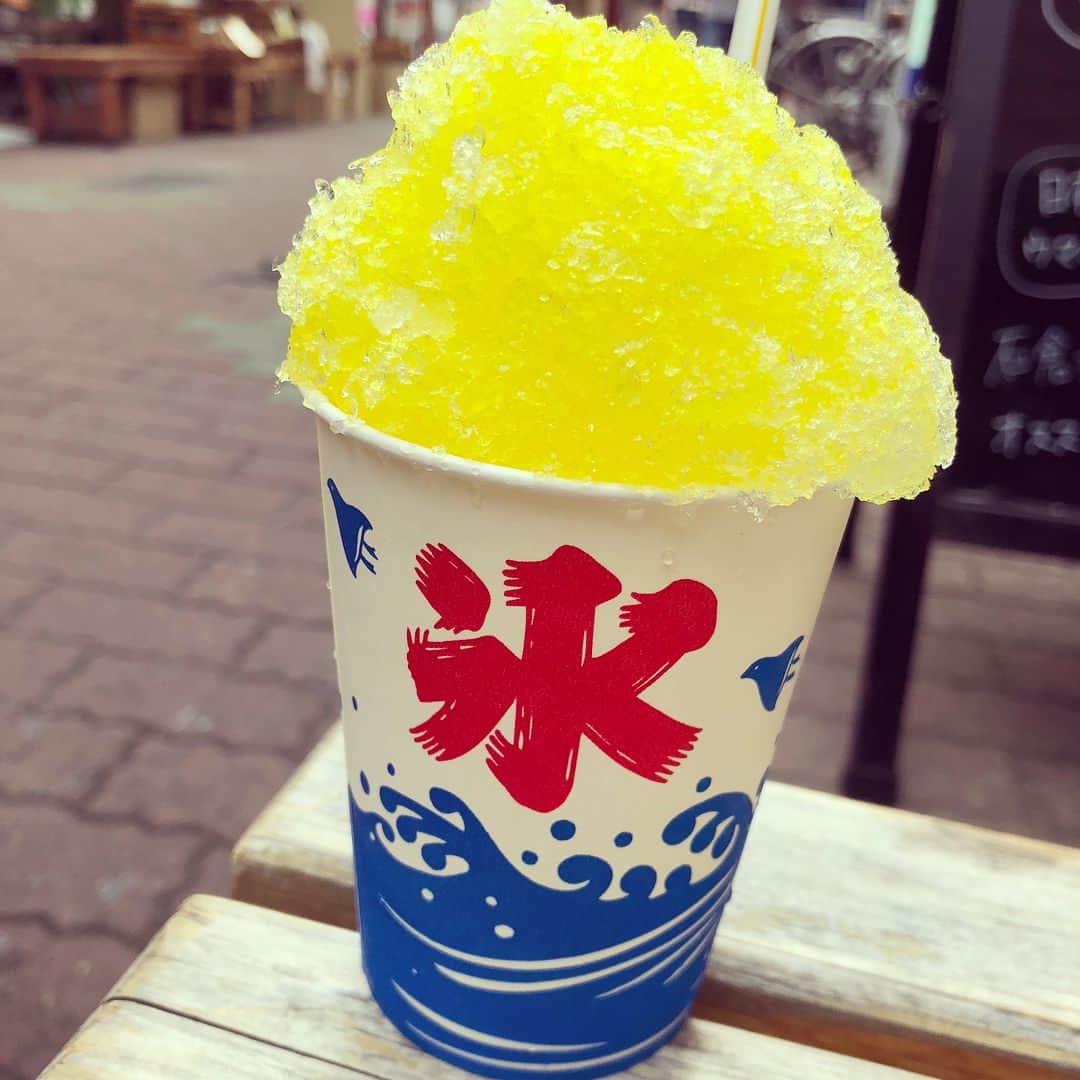 宮澤智さんのインスタグラム写真 - (宮澤智Instagram)「★ かき氷😋  #ロケ終わり #レモン派 #暑かったですね #梅雨入り前の晴天を堪能しました #浜田先生ありがとうございました💕」6月5日 20時11分 - tomo.miyazawa