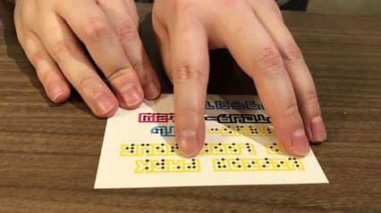 soarさんのインスタグラム写真 - (soarInstagram)「目でも指でも読める点字👆👓✨ 「Braille Neue（ブレイルノイエ）」開発者である高橋鴻介さんが目指すユニバーサルな社会とは☺️ http://soar-world.com/2018/05/10/braille-neue/ ・ ・ 「soar（ソアー）」は 人の持つ可能性が広がる瞬間を捉え、伝えていくメディアです🍀🕊✨ http://soar-world.com/ ・ ・ #soar_world #おしゃれ #グラフィック #デザイン #教職 #触手話 #点字 #ボランティア #障害 #障害者 #盲ろう #視覚障害 #弱視 #テキスタイル #フォント #ユニバーサルデザイン #教育 #バリアフリー #イラスト #かわいい #教員 #特別支援学級 #盲学校 #特別支援学校 #家族 #盲目 #育児 #子ども #障害児子育て #療育」6月5日 20時18分 - soar_world