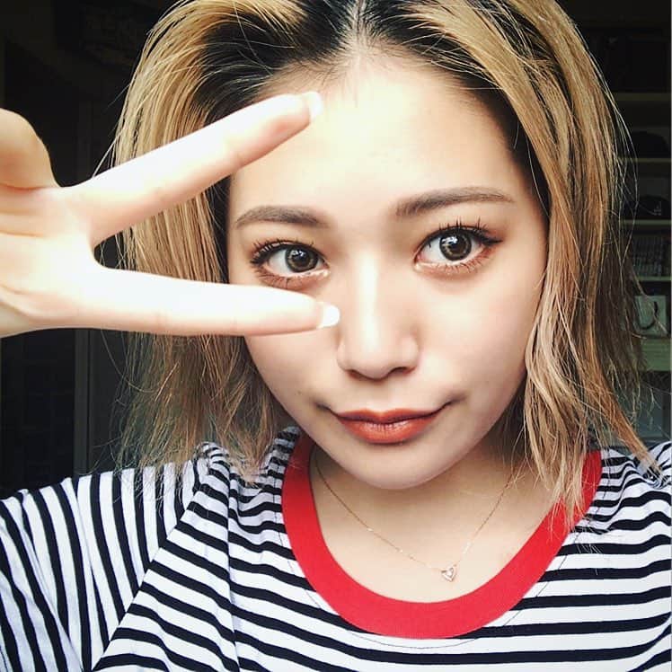 浪花ほのかのインスタグラム：「#JK1 #JK #しましま #bershka #ショートカット #金髪ボブ #金髪 #ボブ #高校生 #Popteen #Gal #ギャル #red #hair #hairarrange  ヘアーアレンジ。 ってゆっても、この時のヘアーアレンジといい、化粧も写真の撮り方もすべて気に入った😁  これはシンプルにベビーオイルを塗っただけなのでございます、 質問多かった🤗🤗」