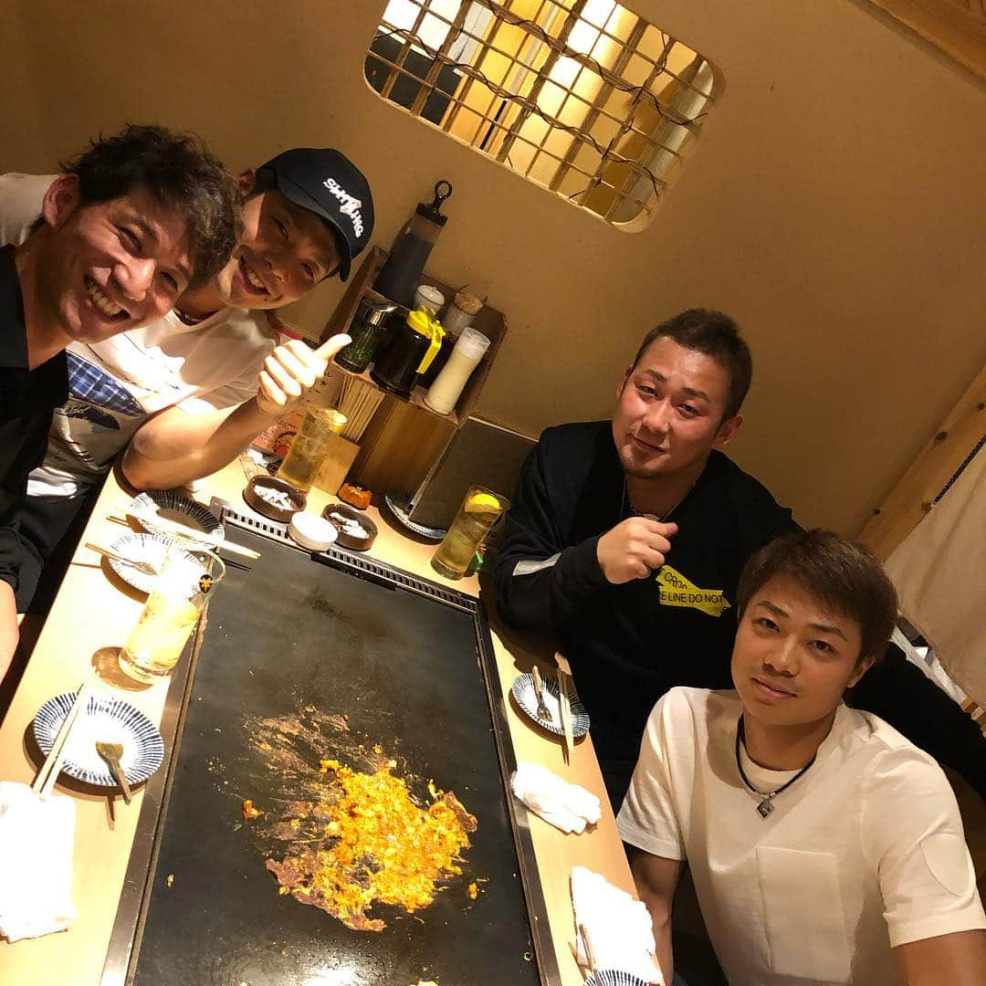 中田翔さんのインスタグラム写真 - (中田翔Instagram)「皆さんお疲れ様です！！ 今日は、久々の顔と食事しました！今日は、雨で中止になりました。残念。。 てか、元気そうでよかった笑 広島の後輩なんで皆さんよろしくお願いです！！ #中田翔#広島焼き」6月5日 21時47分 - shonakata_official