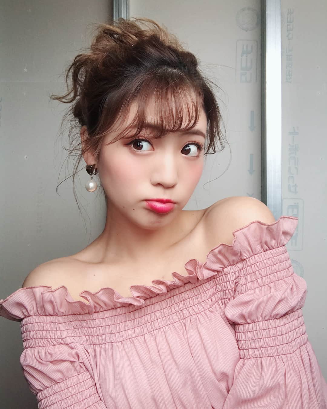 志田友美（ゆうみん）のインスタグラム：「スワイプしてね👼💭 ストーリーばっかでこっちサボってた🤭 今日は夢展望のNewlyMeの撮影だったよん❤️❤️ 声の調子が良くなくて喋るな😡とドクターストップがかかったためほぼ今日は喋ってない！はず…😂😂 こーゆー時にしか自撮りしないからまだ撮ったからPOSTしてくね😍😍😍 #夢展望 #yumetenbo #newlyme #shoot #camera #offshot #summer #instagood #instafashion #instaday #newpost」