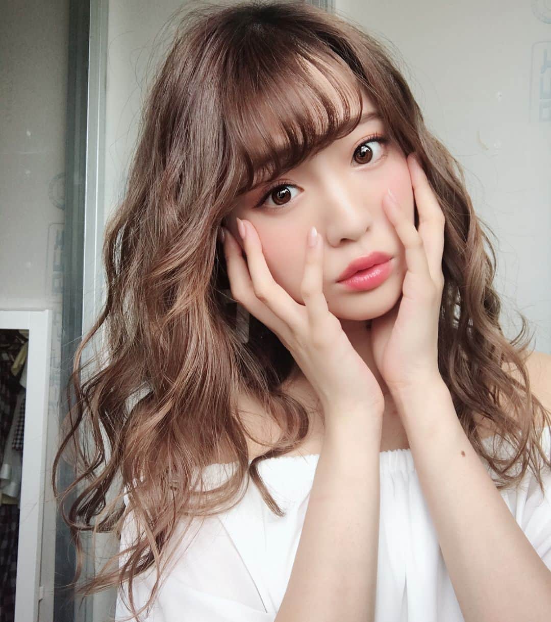 志田友美（ゆうみん）のインスタグラム：「こう見ると髪短いなぁ😧😧質問でよくくるけどカラコンは入れてません！目が悪いので透明のコンタクトのみです！！ #夢展望 #yumetenbo #newlyme #shoot #camera #offshot #summer #instagood #instafashion #instaday #newpost」