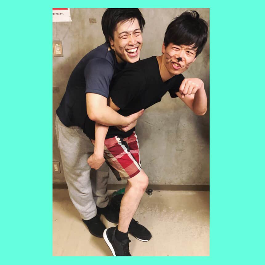 藤本聖さんのインスタグラム写真 - (藤本聖Instagram)「コウテイと二組の交尾舞台（ユニットライブ）『ジュリテイ』でした. . 今回も最低で最高の戯れ. . 19時に猫の交尾で盛り上がるライブも他になし. . ジュリテイ中毒者も沢山増えてきて気持ち小踊る. . さぁ次回も皆で一緒に絶頂（イキ）ましょーよ！. . . . #ジュリエッタ #コウテイ #ジュリテイ #よしもと漫才劇場 #猫カフェ #交尾」6月5日 22時11分 - kasoku_mossan