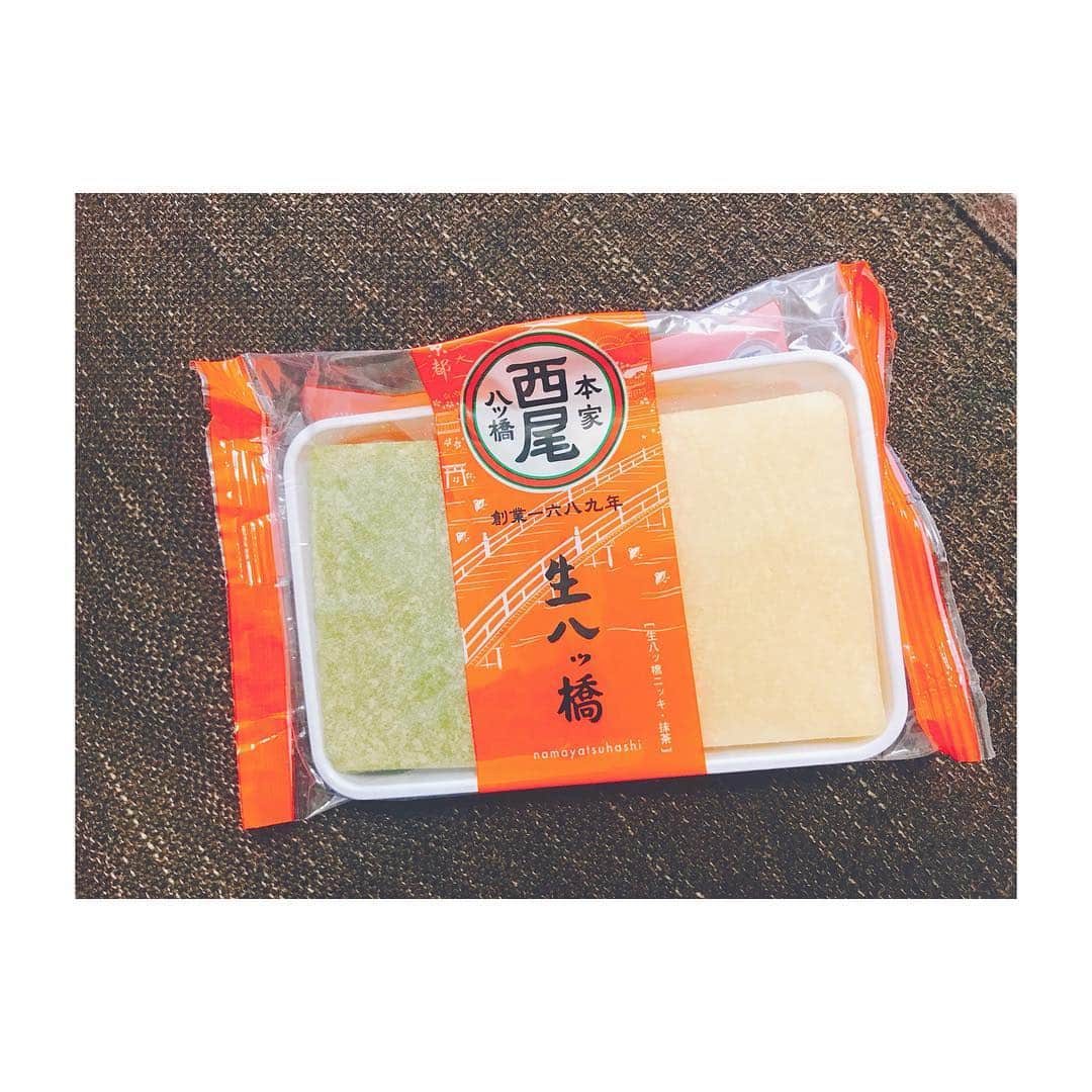 上西恵さんのインスタグラム写真 - (上西恵Instagram)「祖母と京都行った時に買った🤤 ⠀ これね、昔から好きなんです🤤 皮だけの🤤💓 ⠀ ⠀ #京都 #八つ橋 #生八ツ橋」6月5日 22時09分 - jonishi_kei