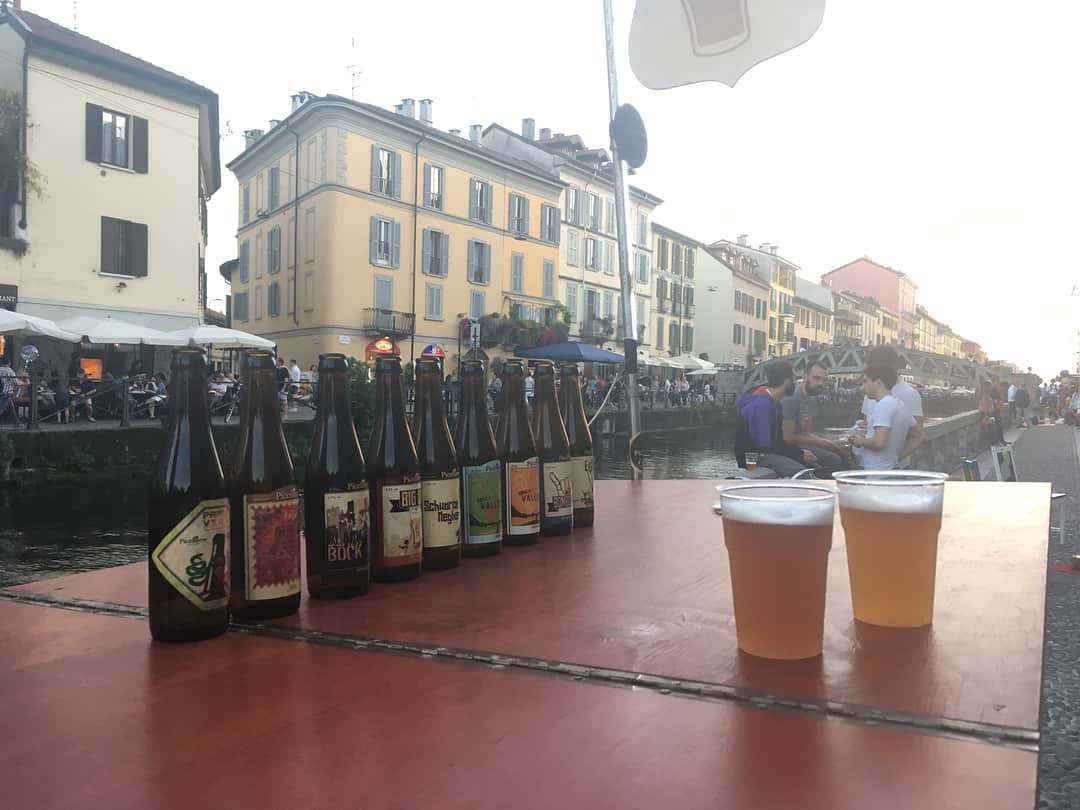 兼田カロリナさんのインスタグラム写真 - (兼田カロリナInstagram)「夏も近づいて来て、イタリアでは、この時期に特にポピュラーなアペリティフタイム🍻を楽しまなきゃ😋 #summerapproaching #beertime #aperitivo #navigli #milano #relax #enjoy」6月5日 23時07分 - carolinakaneda