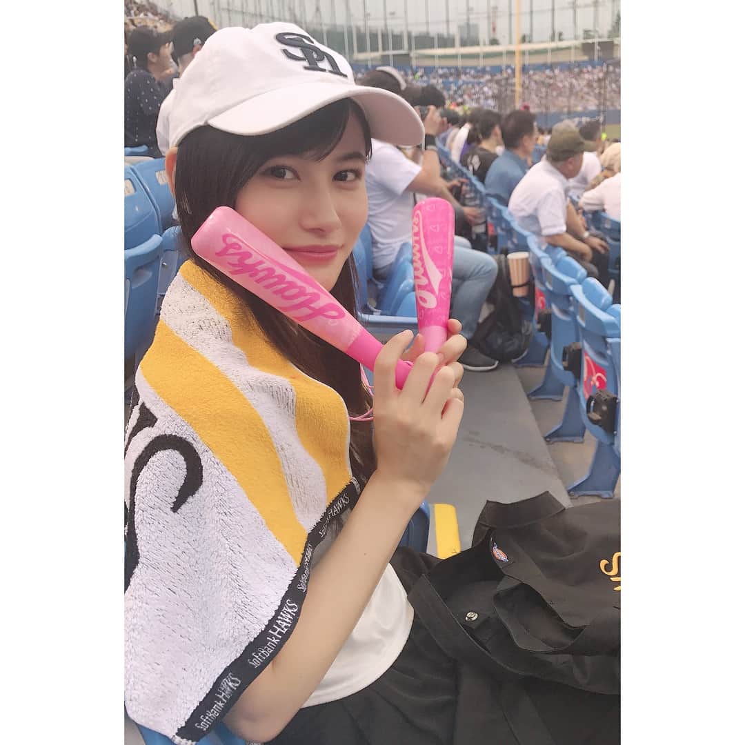 江藤彩也香さんのインスタグラム写真 - (江藤彩也香Instagram)「ホークスVSヤクルト交流戦を観に神宮球場に行ってきました😚⚾️交流戦負けなしだったのに負けホ〜〜😭😭いつになったら勝利の女神になれるねーん！#ビール の味も苦かった(´･_･`) . #ソフトバンクホークス #vs #東京ヤクルトスワローズ #ホークス #ヤクルト #セパ交流戦 #応援 #野球 #プロ野球 #タカガール #baseball #love #enjoy #instagood #beer #followme #⚾️ #江藤彩也香」6月5日 23時30分 - sayakadayo_