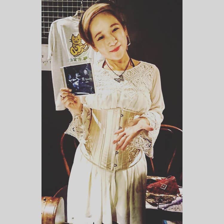 世手子さんのインスタグラム写真 - (世手子Instagram)「最近ライブでよくコルセットを着る(〃ω〃) https://item.woomy.me/c/4942 @kcashop  みんなコメントうれしーー！ 先日の #吉祥寺クレッシェンド にて#burvogue つけたよー #バーヴォーグ  今年は衣装にも注目だねーん！ CD無事旅立ちました^_^ #コルセット #ダイエット #コルセットダイエット #バストアップ #pr」6月5日 23時44分 - rojide