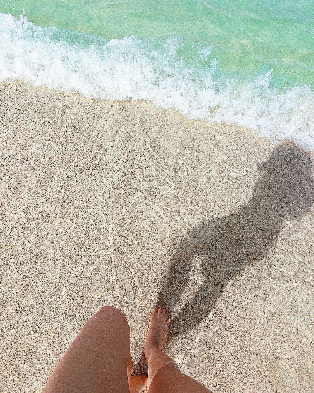 中野英菜さんのインスタグラム写真 - (中野英菜Instagram)「今日も海🐠に行きたい。海でサンドイッチ買ってブランチしたいな…❤︎みんなお仕事がんばろっ😎！ #海 #ドバイ #sea #dubai #unitedstates #emeraldgreen」6月6日 9時17分 - ena_biyou