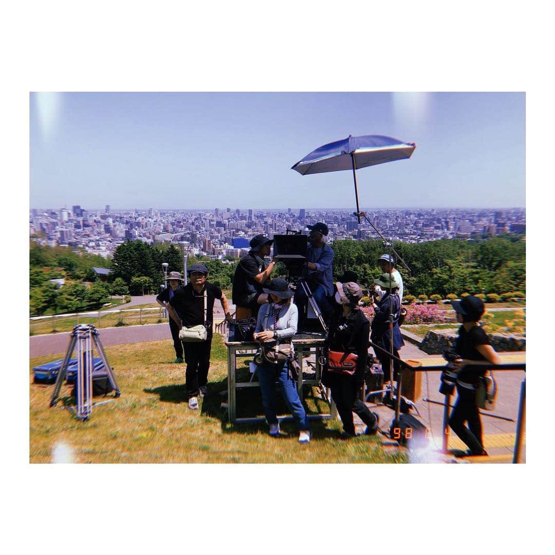 高畑充希さんのインスタグラム写真 - (高畑充希Instagram)「やってます🎬  #こんな夜更けにバナナかよ  #三浦春馬氏撮📸 #北海道は涼しい説は嘘だ」6月6日 11時24分 - mitsuki_takahata