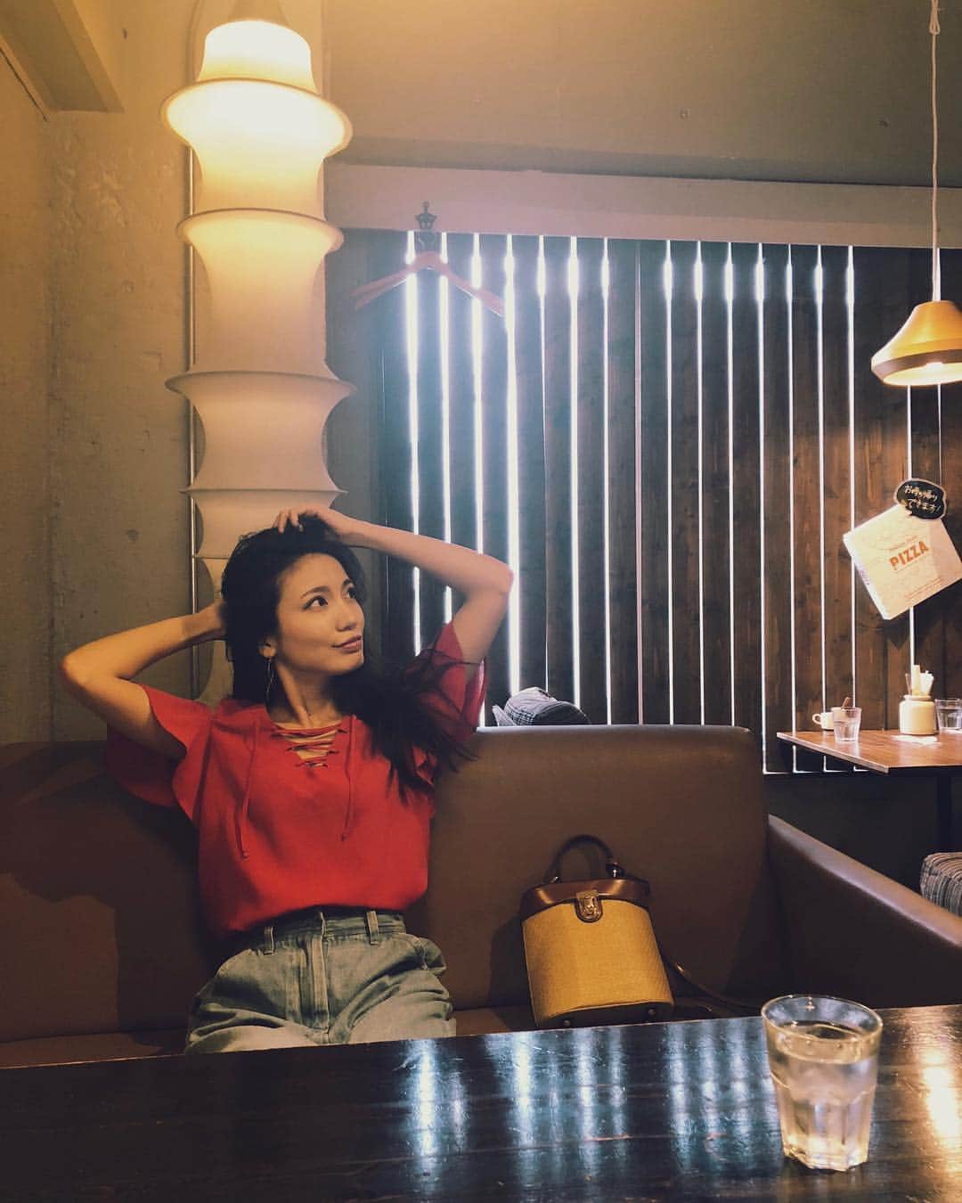 吉田愛璃のインスタグラム：「☕︎ ぐふふ、なに食べよ ☕︎」
