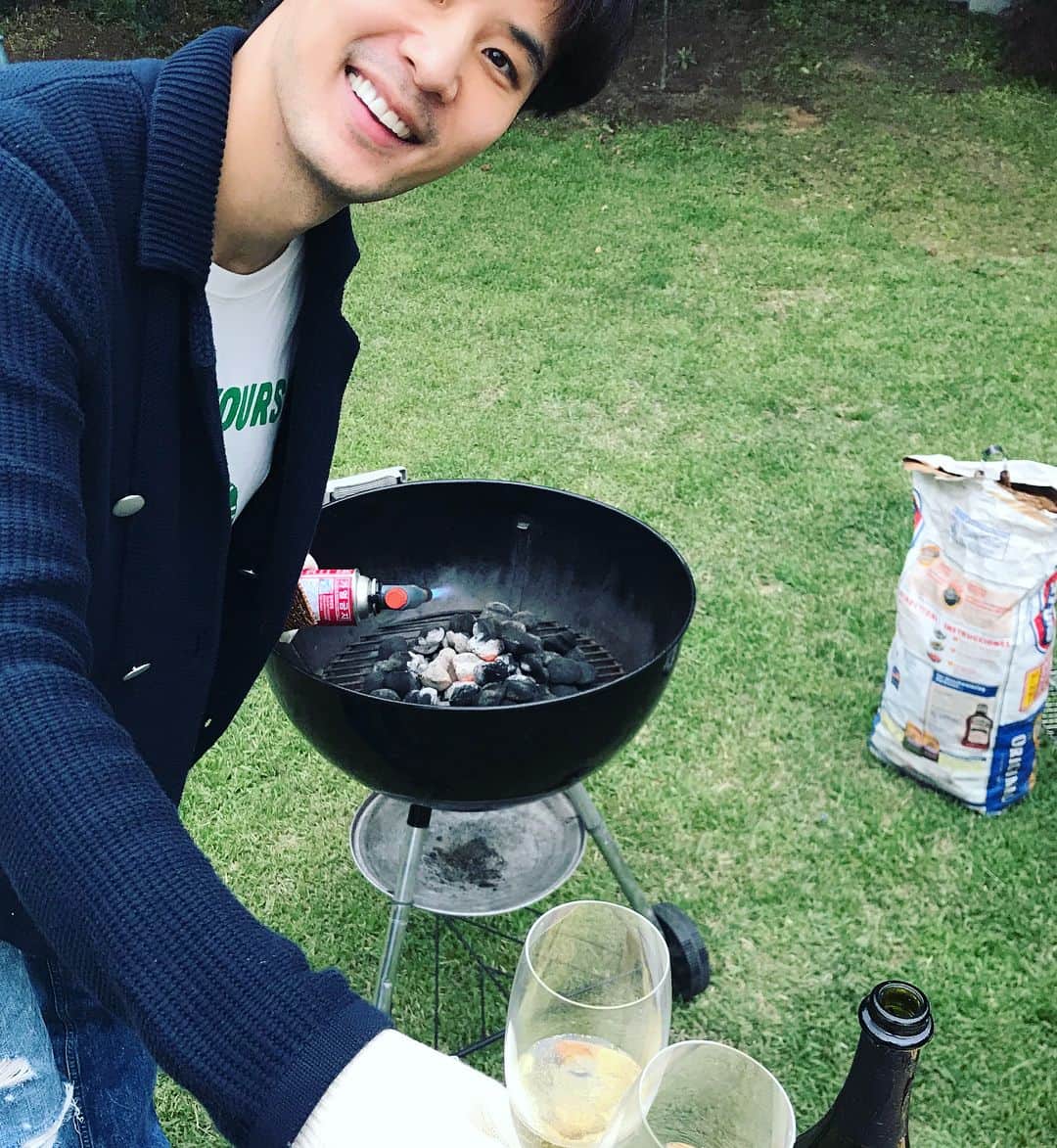 キム・ジソクのインスタグラム：「바베큐 시즌☀️🥩🥦👍🏻🍾」