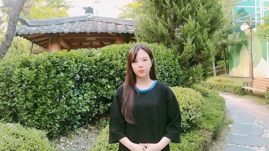 SONAMOOのインスタグラム：「안녕하세요, 소나무 하이디입니다! 유니티 앤씨아의 지목을 받아 뜻깊은 아이스 버킷 챌린지에 참여하게 되어서 너무 영광입니다. 승일 희망 재단에서 국내 최초 루게릭 요양원을 건립한다고 하는데요! 완공되는 그 날까지 저도 응원하겠습니다! 여러분의 많은 관심과 사랑 부탁드립니다. 저와 함께 아이스 버킷 챌린지를 이어 나갈 세 분은 시크릿의 하나언니 @hanatheonly1 씨엘씨의 유진이 @cube_clc 배우 신제민오빠 @jemin_oa 입니다! 감사합니다.」