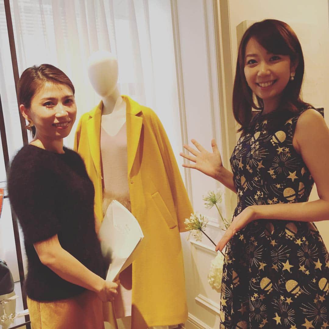 須黒清華のインスタグラム：「小学校からの同級生がデザイナーをしているブランドの展示会に行って来ました✨ 素敵なお洋服がいっぱいでしたー‼︎ 着させて頂いたワンピースも、とっても可愛かった〜💕 同級生の頑張っている姿って、刺激になりますねっ‼︎ これから衣装でもたくさん着させて頂きますっ(^^) #同級生 #デザイナー #展示会」