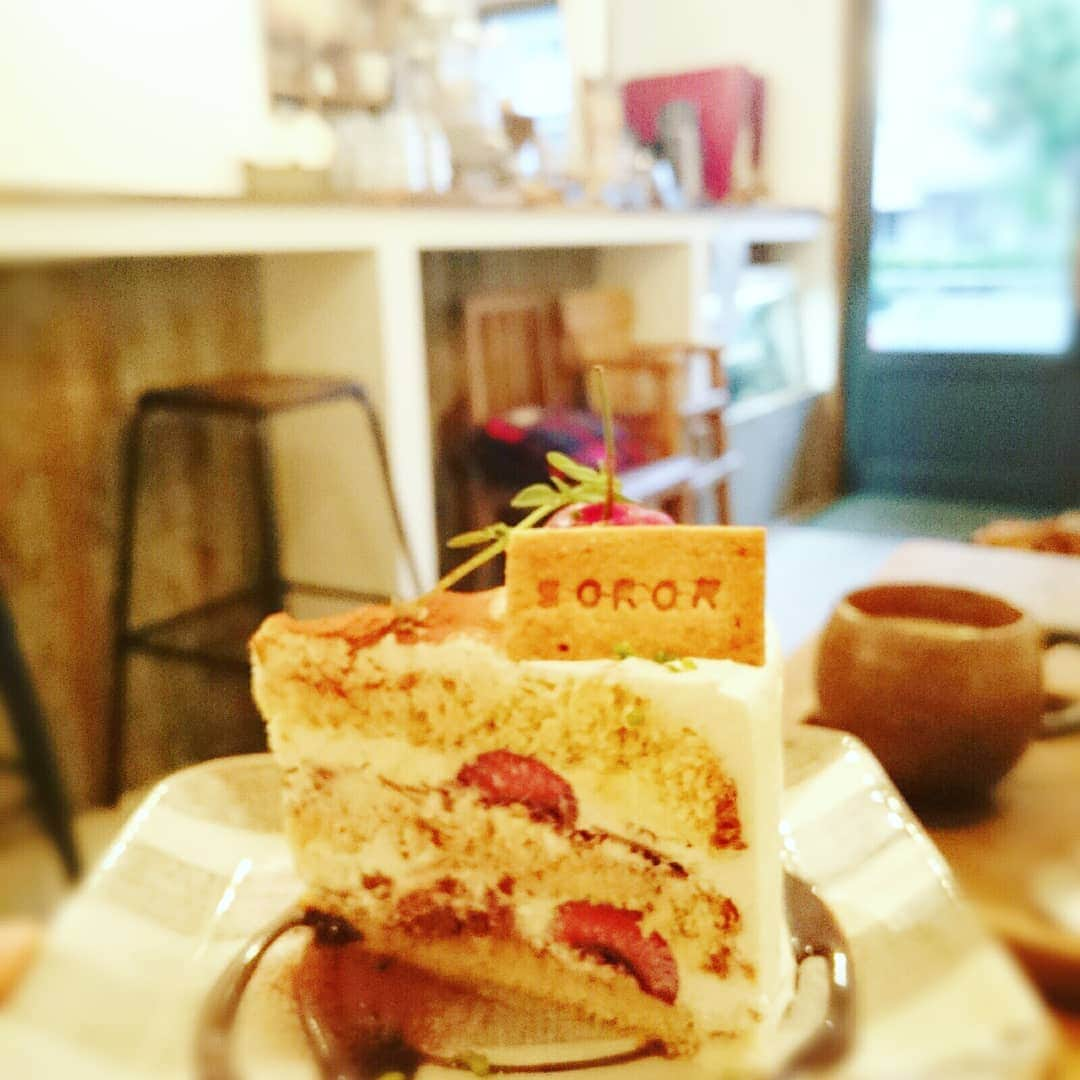 鶴あいかさんのインスタグラム写真 - (鶴あいかInstagram)「ずっと行きたかったCAFE SOROR (@crucot ) インスタで見て、クッキーの乗った可愛いケーキに一目惚れして行ける機会を狙ってました。幸せ。  #soror #cafesoror #新大塚カフェ #cafe #カフェ巡り #鶴あいか」6月7日 9時12分 - tsuru_aika