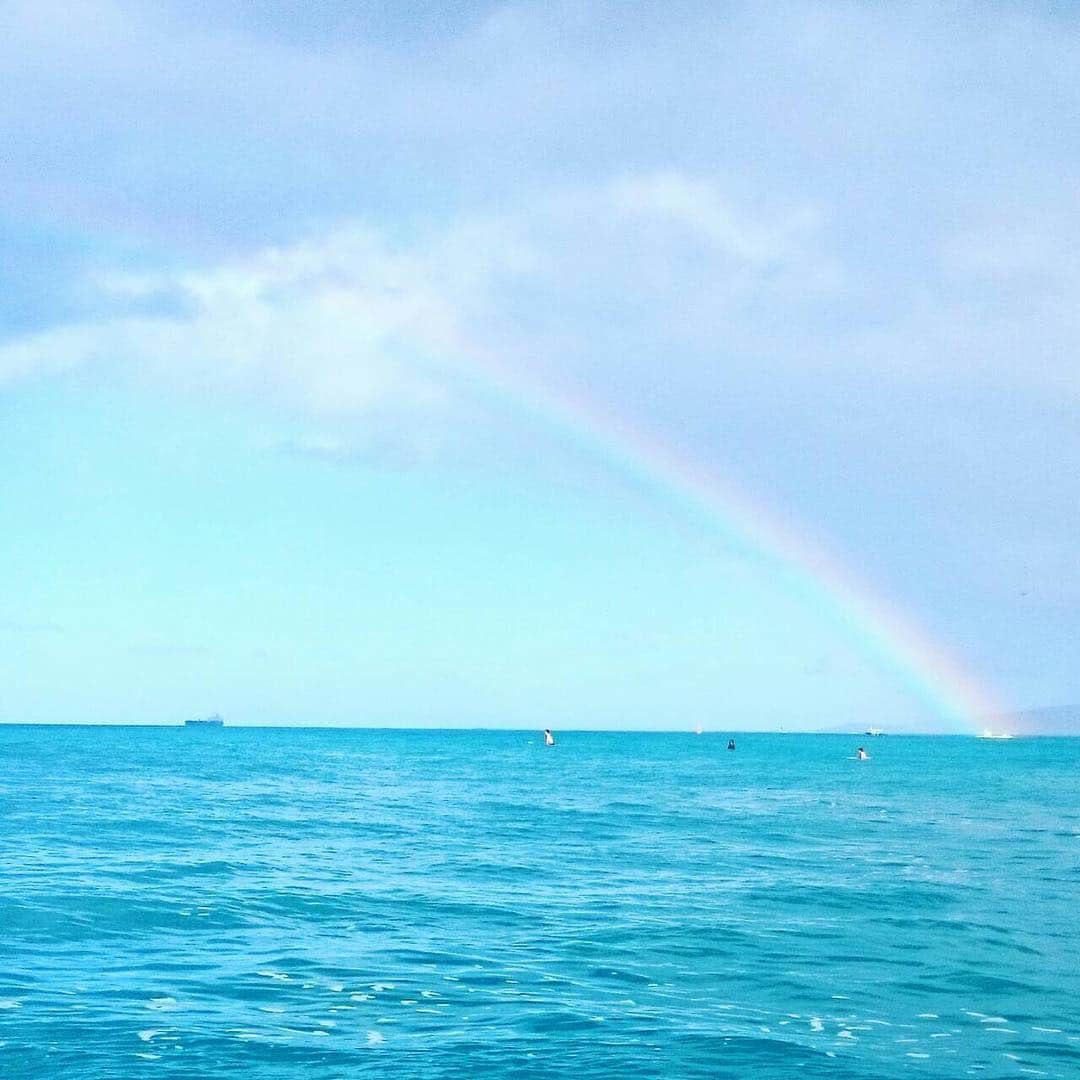 眞木美咲パメラさんのインスタグラム写真 - (眞木美咲パメラInstagram)「なっちゃんが綺麗に編集してくれた💙 ちょっと雨降ったりしたけど綺麗な虹が見れたからそれも良かったかな😋😋 . #hawaii #waikiki  #rainbow  #beforescubadiving」6月7日 8時20分 - pamypamypamy
