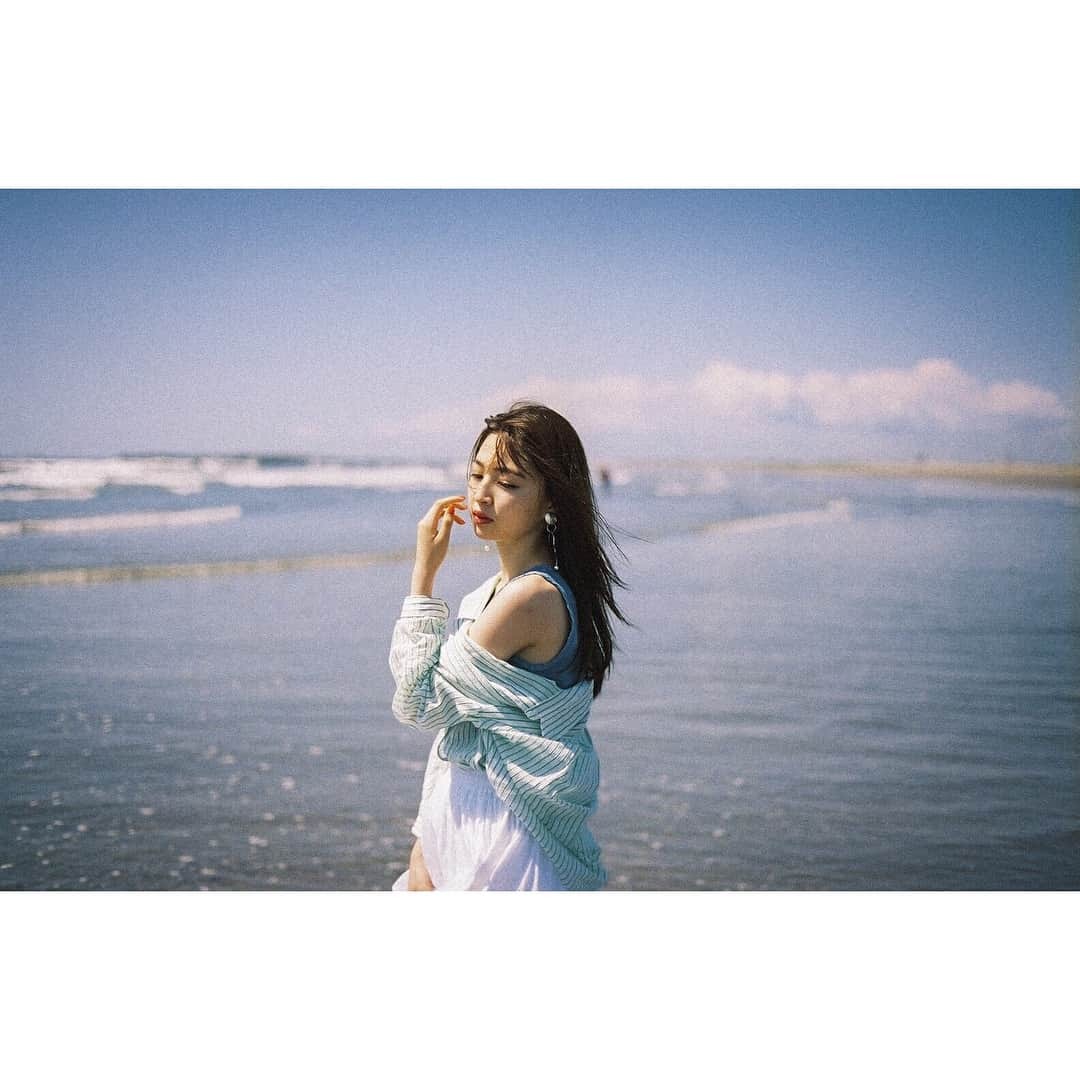 上西星来さんのインスタグラム写真 - (上西星来Instagram)「海.2 Seira¨̮♡︎ #海 #フィルムカメラ」6月7日 9時40分 - seira_jonishi_tpd