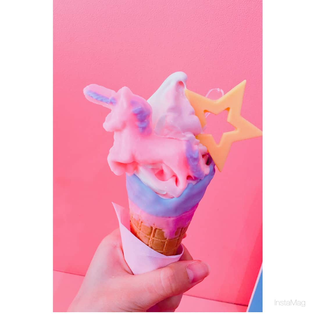 佐藤彩香さんのインスタグラム写真 - (佐藤彩香Instagram)「Eddy's Ice Cleam🍦 * * * * 自分でカスタマイズできる 可愛すぎるソフトクリーム🍦🦄 おすすめー！！💗 #原宿 #eddysicecream  #インスタ映え #pink #unicorn #ゆめかわ #ユニコーンと星は #チョコレート #しゃれてる #笑 #木下ひなこ #佐藤彩香」6月7日 10時58分 - ayaka_01_sato