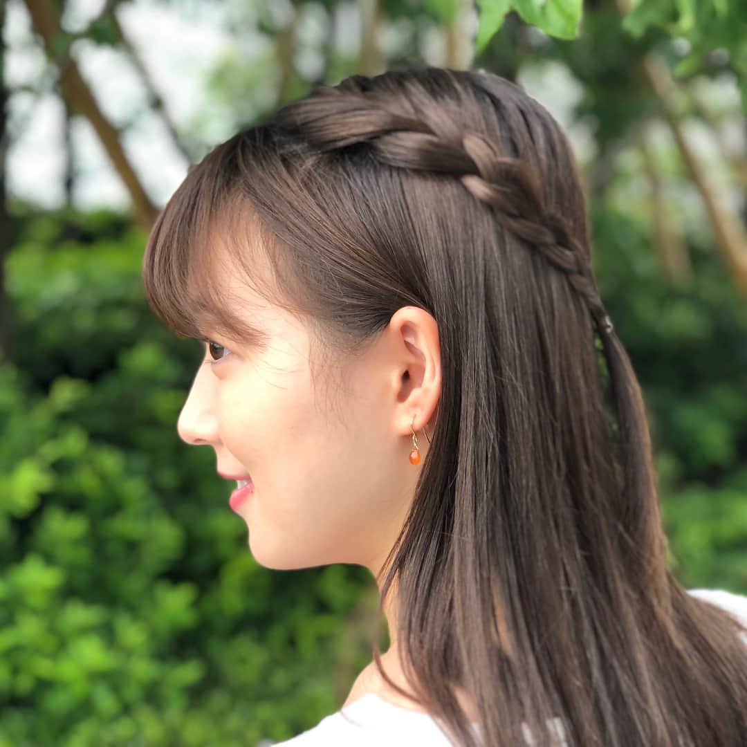 フジテレビ「めざましテレビ」さんのインスタグラム写真 - (フジテレビ「めざましテレビ」Instagram)「6月7日（木）きょう何着て行く？ ・ ファッション雑誌CanCamとコラボした お天気コーナー「きょう何着て行く？」 阿部華也子ちゃんの毎日のコーデを紹介♪ ・ 【きょうのコーデ】 カットソー→#PROPORTIONBODYDRESSING 5500円 スカート→#JILLbyJILLSTUART 1万2800円 靴→#セヴントゥエルヴサーティ 2万1000円 ピアス→#ヴイエー ヴァンドーム青山  1万2000円 ネックレス→#ヴイエー ヴァンドーム青山  2万7000円 ・ 【コーデのポイント】 今日のポイントはフラワープリントのスカート✨ トレンドのシャーリングをウエストに使い 裾に向かってふんわり広がるフレアシルエットは かわいいだけでなく体型カバー効果もあるうれしいデザイン🎀 トップスをリブカットソーでコンパクトに まとめるとさらにスタイル アップできますよ🙆 ・ #めざましテレビ #きょう何着て行く？ #阿部華也子 #今日のコーデ#コーデ #CanCam #今日のファッション#ootd #きょう何着て行く？は月〜金朝6時22分ごろ放送！」6月7日 12時18分 - mezamashi.tv