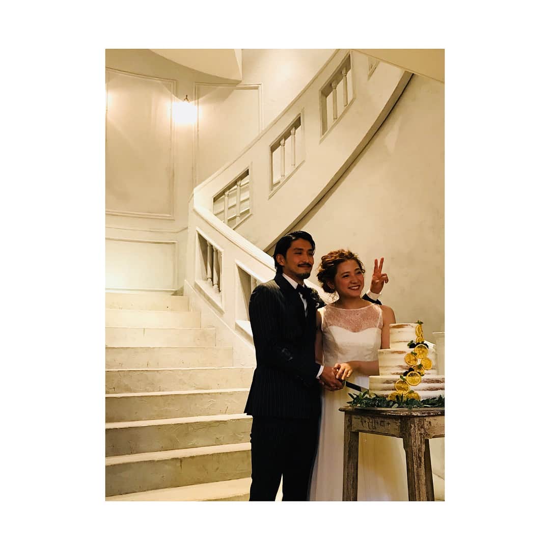 桜めいさんのインスタグラム写真 - (桜めいInstagram)「🤵👰💕 Happy Wedding!! Tetsu & Itsuki 💕 大大大好きな2人の結婚式でした 終始涙をこらえるのが大変でした 二人らしい楽しくて優しいお式でした 本当に本当におめでとう これからも末永くお幸せにね！ そして末永く私とも仲良くしてね！ ・ #happywedding  #本当号泣する勢いだったんですけど #めちゃくちゃ堪えました #友人スピーチ危なかった #ヘアアレンジは安定のGarland #ティンちゃんありがと」6月7日 18時46分 - mei_0406