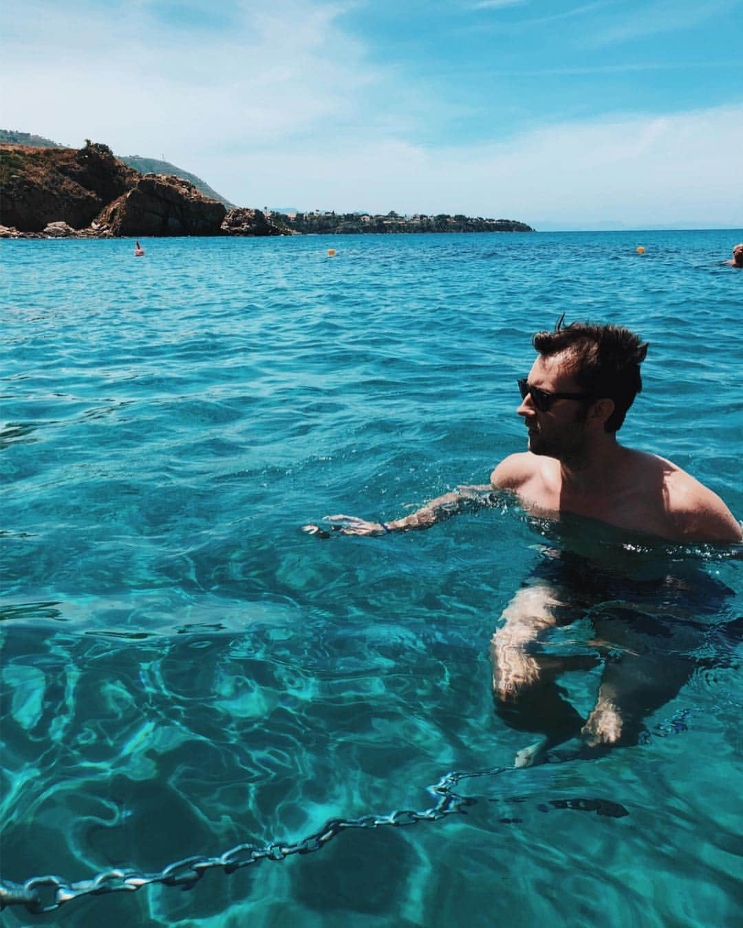 マシュー・ルイスさんのインスタグラム写真 - (マシュー・ルイスInstagram)「I am irrationally afraid of open water but Cefalù was irresistible. This is my “having a good time but also quite scared” face. Grazie @clubmed #clubmed #sicily #cefalu」6月8日 2時59分 - mattdavelewis