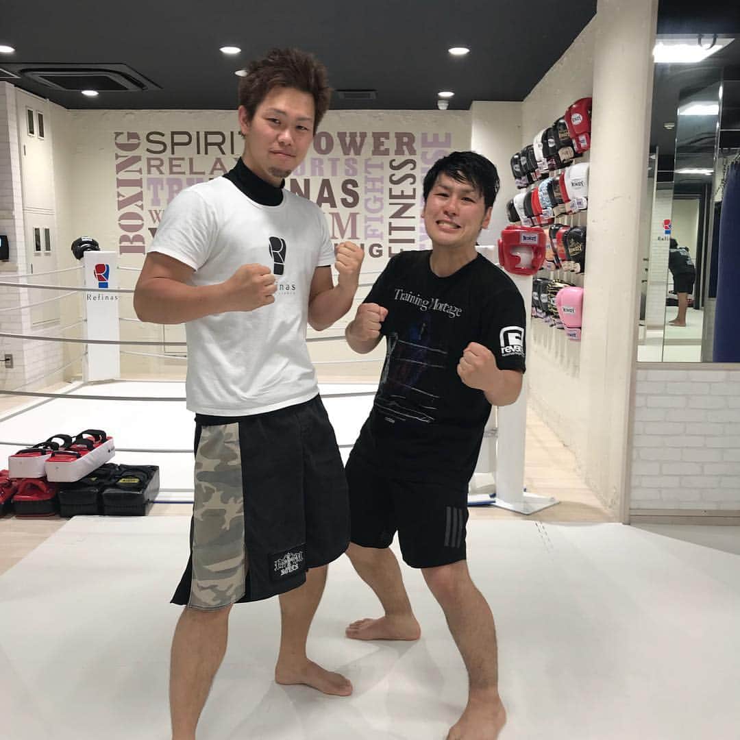 吉田圭佑さんのインスタグラム写真 - (吉田圭佑Instagram)「やはり、格闘技は楽しい！素晴らしい！強くておもろい男を目指しております！キックボクシングジム、リフィナスでめちゃくちゃにやられてます！ただ、最高！  #リフィナス #キックボクシングジム #そして、リフィナスでトレーナーをしている守屋さんは僕が東京で一緒に練習さしてもらってた久保選手がK-1チャレンジで闘った相手  #凄い偶然 #素敵やん」6月7日 20時23分 - aprdksk