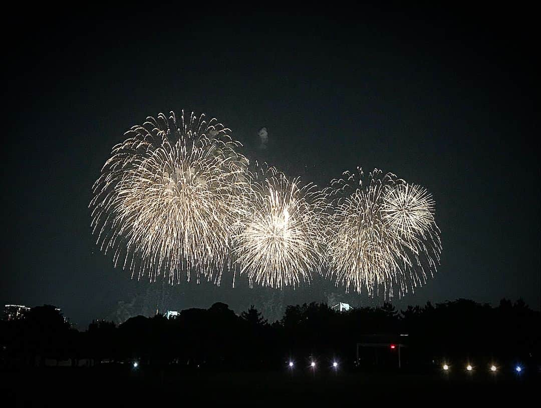 大野愛友佳さんのインスタグラム写真 - (大野愛友佳Instagram)「お台場の花火最高だった時の 🎆🎆🎆 * 📍#潮風公園 * 👚#tops#tothesea 👖#pants#zara 🕶#sunglasses#enjoueel * #starisland#startsummer #odaiba#fireworks#park #お台場#花火大会」6月7日 23時07分 - ohnoayuka