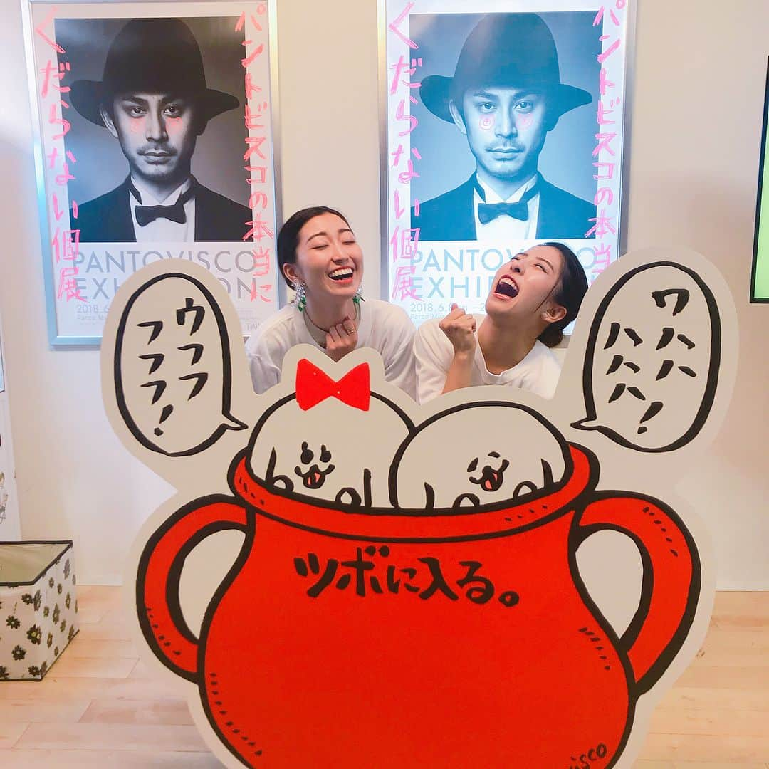 松井絵里奈さんのインスタグラム写真 - (松井絵里奈Instagram)「パントビスコさーーん❣️ 本日2018.06.08から06.24まで 池袋PARCOで開催される 「パントビスコの本当に くだらない個展」に行かせて頂きましたぁぁぁ〜‼︎ ・ ・ @pantovisco パントビスコさんのInstagramで繰り広げられる世界観の大ファンでしたが、 実際に描かれた作品を見て、、衝撃が走りましたー❣️ どれもこれも、面白く温かく、 共感できたり、発見できたり、爆笑したり、クスッときたり、 もぅ、自分の感性にバシバシ刺さりました🙌🏻🤩💖 ・ ・ 手描きで描かれたものって 心を感じられて好きです。 ・ パントビスコさんの描かれるキャラクターがどれも個性があってステキ！！特に私が癒されるのが「やさ村やさし」さん。この好青年たまらーん‼︎帰り際にTシャツを買って着て帰りました🤭❤️ あみちゃんはGGT😍 ・ ・ パントビスコさんご本人にお会いさせて頂いて、あったか〜いお人柄にさらにファンになりました🙏🏻これからも楽しみにしています♪♪ #パントビスコ さん#パントビスコの本当にくだらない個展 #池袋PARCO#何度も見たい#やさ村やさし #個展#ずっと楽しい#また行きたい#松井絵里奈」6月8日 11時53分 - erina74xx