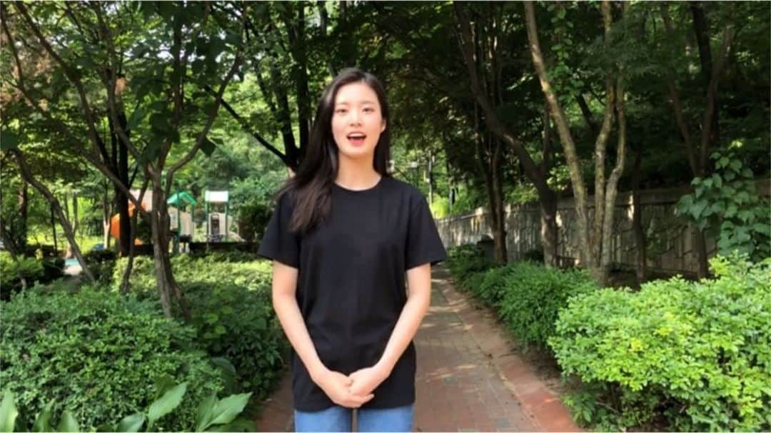 SONAMOOのインスタグラム：「안녕하세요, 소나무 디애나입니다. 소희와 러블리즈 수정이의 지목으로 아이스버킷 챌린지 캠페인에 참여하게되었는데요. 2018 아이스버킷 챌린지는 국내최초 루게릭 요양병원 건립을 위한 캠페인입니다. 이렇게 뜻깊은 캠페인에 참여할 수 있게 되어서 너무 영광이고 많은 분들의 관심과 응원부탁드립니다. 저와 함께 동참해 주실 분들은 마마무 문별언니 @mamamoo_official 배우 이선 @actor_dyuya 레인즈 홍은기 @eun_doitz 입니다. 감사합니다」