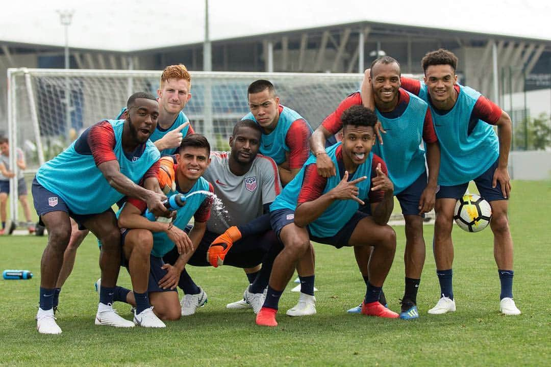 ボビー・ウッドのインスタグラム：「Winning squad🇺🇸 #usmnt #isiphotos」