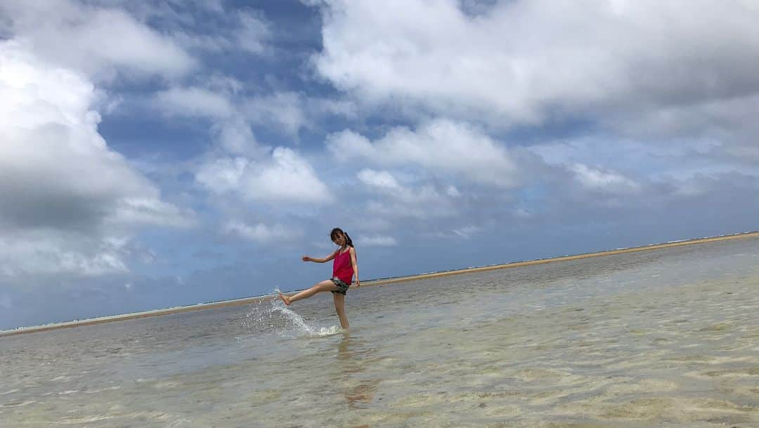 江守沙矢さんのインスタグラム写真 - (江守沙矢Instagram)「JALPAKさんのCM 【JALPAKで女子旅inHAWAII】に出演させていただいていますが 皆さんもう見つけていただけたでしょうか？(*´艸`) . . Abema TV内CMと、全国駅構内サイネージにて流れています(*'ω'*) . . . . . . . . #JALPAK #HAWAII #ハワイ #女子旅 #CM #Abema #AbemaTV #旅行 #西澤由夏 #江守沙矢 #レインボーwi-fe #レインボートロリー #レインボータクシー #クヒオ通り #ショッピング #shopping #天国の海 #ウォールアート」6月8日 10時42分 - saya_emori