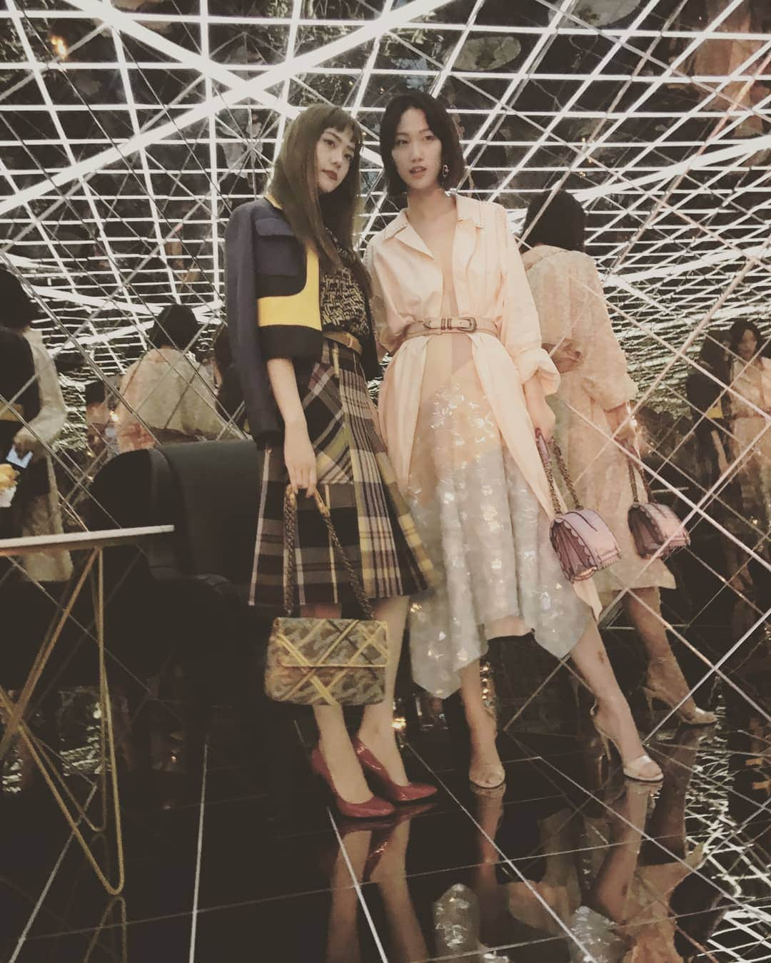 松井愛莉さんのインスタグラム写真 - (松井愛莉Instagram)「@bottegaveneta  cocktail party🍷  少しだけ国際交流を！！！ もっともっと英語勉強しなきゃなぁ、。」6月8日 10時57分 - airi1226_official