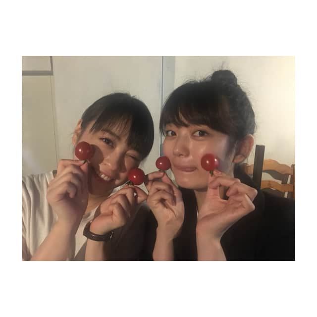 森田涼花のインスタグラム：「きいさんと🍅・v・🍅 舞台「心臓が濡れる」稽古5日目 楽しいと楽しみ。。」