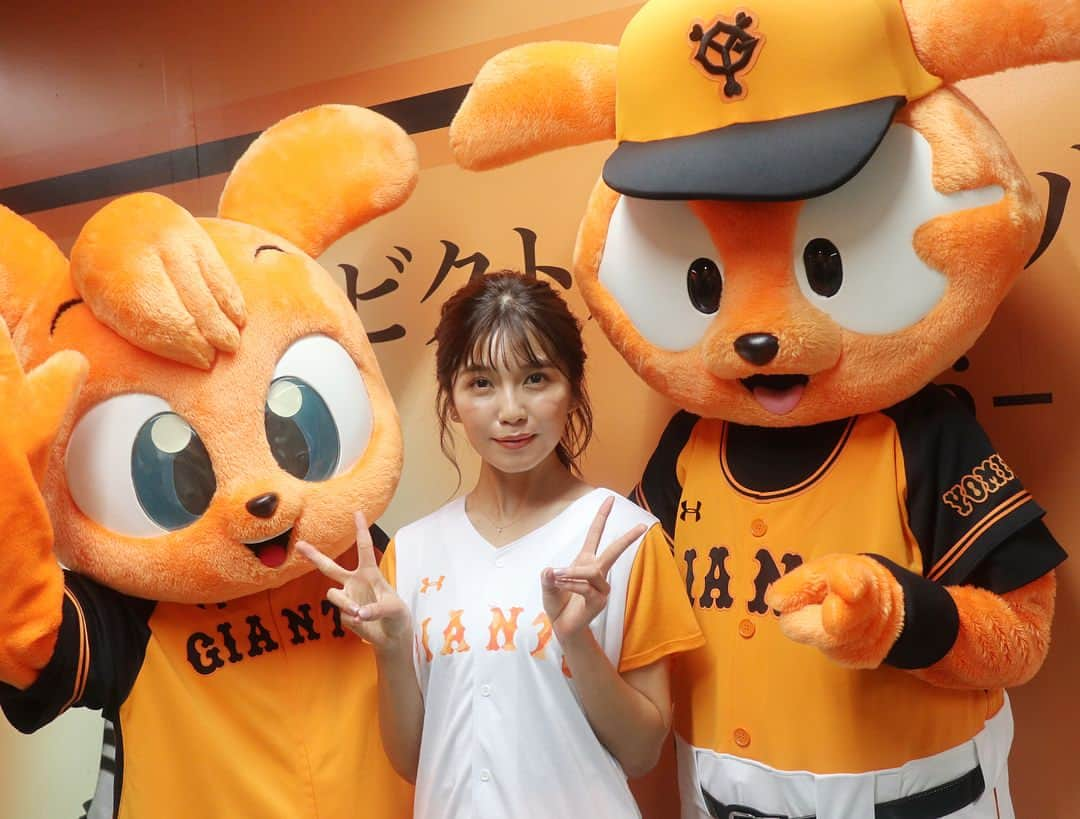 宇野実彩子さんのインスタグラム写真 - (宇野実彩子Instagram)「. 初めての始球式⚾️ 運動音痴の私、緊張したぁ。 貴重で楽しい機会をありがとうございました。 . #巨人対西武戦 #東京ドームのマウンドに立てるなんて #観戦もできて特別な夜になりました」6月8日 22時03分 - misako_uno_aaa