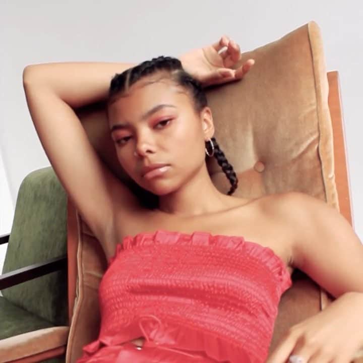 イラストレイテッドピープルのインスタグラム：「Get the full red satin set with 25% off Red Octopus Trousers @kyarasimone ❤️❤️ Video by @lara.pc」