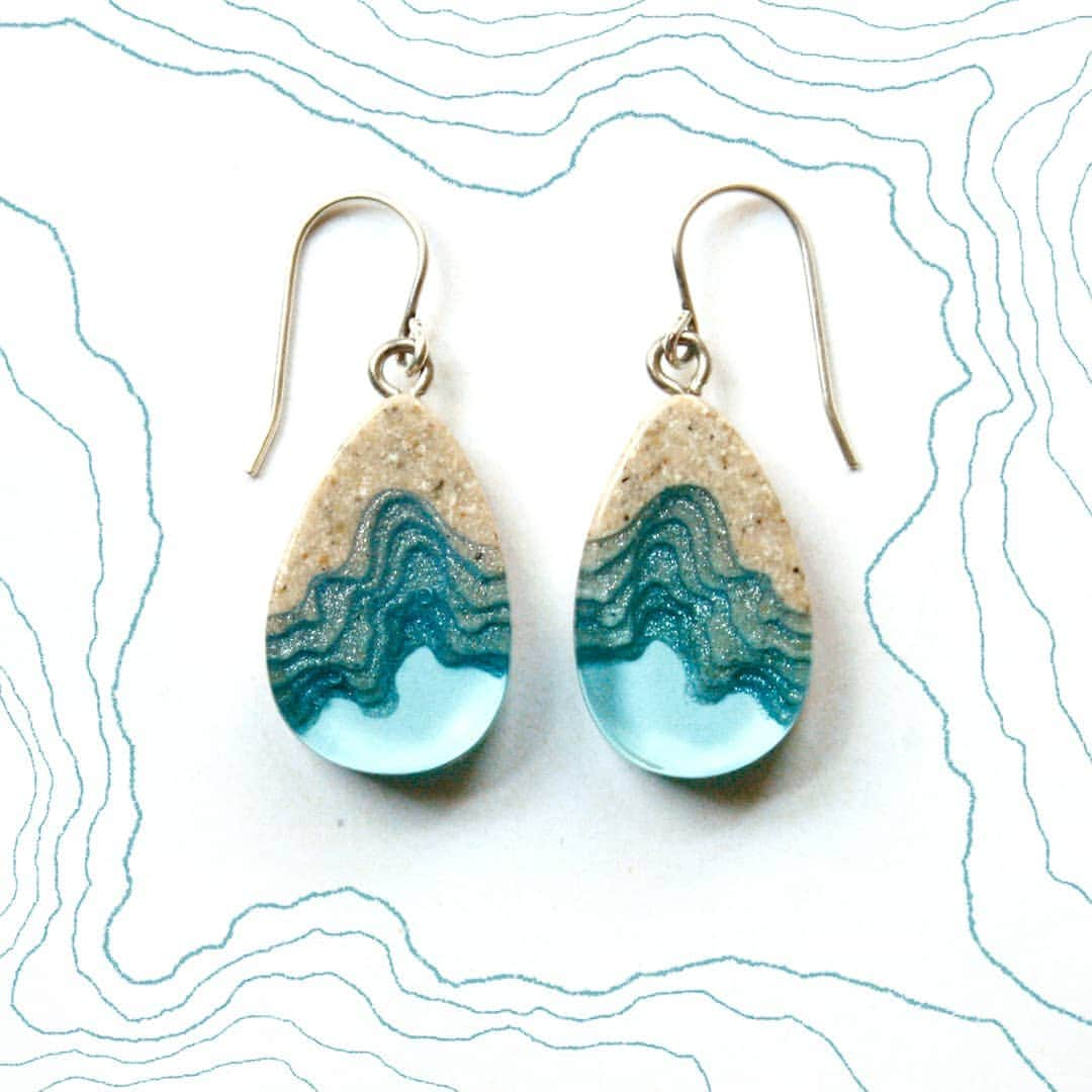 Britta Boeckmannのインスタグラム：「The Seashore earrings are the bestsellers atm 😁 can't wait to launch the new designs next week. I think this design will get some competition. ↪boldb.com.au  #earrings #dangleearrings #dropearrings #jewelrydesign #jewelry #jewellery #australia #melbourne #ocean #sea #sand #beach #fashion #accessories」