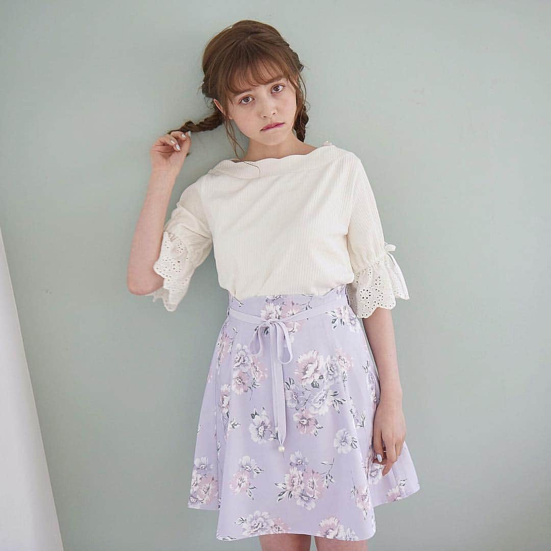 Majesticlegonさんのインスタグラム写真 Majesticlegoninstagram 可憐な花柄スカートを合わせて マジェの王道フェミニン グラデーションフラワースカパン 5 184 6月下旬入荷予定 マジェスティックレゴン Majesticlegon 加藤ナナ Katouchan