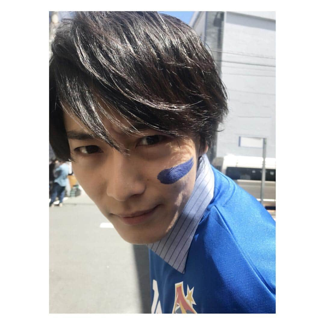 猪野広樹さんのインスタグラム写真 - (猪野広樹Instagram)「本日より「サカつく」のCMに出演させて頂いてます！  一日中笑ってた楽しい撮影でした！ …え？猪野じゃ監督できない？ 「ダッタラ君ガ監督ヤリナサイ！」 #サカつく #監督 #猪野広樹」6月8日 17時24分 - hiroki_ino