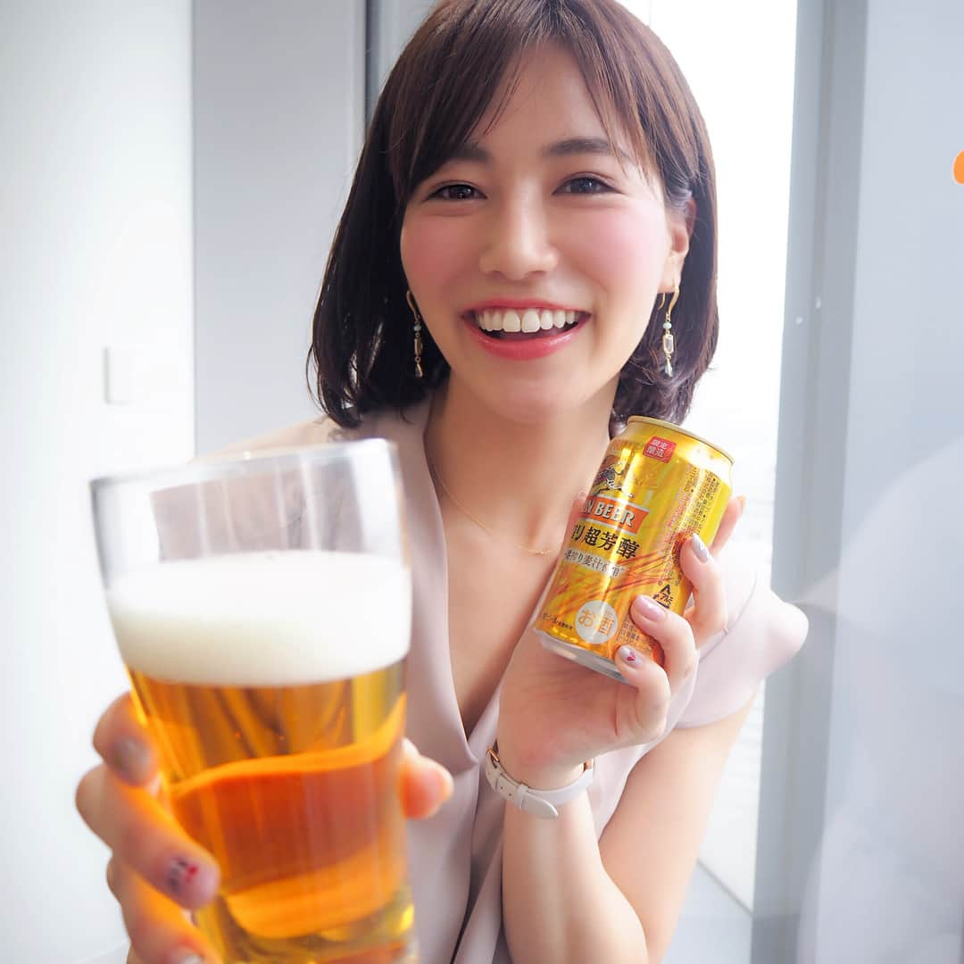 石井里奈さんのインスタグラム写真 - (石井里奈Instagram)「かんぱーーーーいっ🍺💕✨ . . 今週もおつかれさまでした🙏✨ . そして今日はずーっと報告したかった嬉しい報告が😆❤️✨ なんと先日、キリン様にご招待いただき、新商品の一番搾り 超芳醇と一番搾りの試飲会へ行ってきました😂💕 . 大好きなビールの会、呼んでいただけて嬉しすぎました〜😢💕 . . そこで一番搾り 超芳醇を開発されたキリンの社員さま、ジャパンビアソムリエ協会代表の方と対談をさせていただきました😂💕 なんとも貴重な経験😂😂😂💕 . . 一番搾り 超芳醇、一番搾り飲み比べると、どちらもとっても美味しいですが全然味が違うの😳 . . 一番搾り 超芳醇は、すっきりなのに芳醇な濃厚さを感じられる贅沢なビール🍺これ1杯でビールそのものを楽しみたい！華金の仕事終わりにご褒美ビールって感じ☺️💕 . . 一番搾りはキンキンに冷やしてゴクゴク飲みたい🍺✨飲みやすくてどんな料理にも合う感じ☺️💕 . . 実際に対談させていただいて本当に色々面白いお話が聞けてもっともっとビールが大好きになりました😍❤️ . 対談の様子はキリンさんのHPにも載ってるよ☺️ . この夏もたくさん一番搾り飲むぞー！🍺✨💕 . 今日は華の金曜日😍💕 みんなもぜひご褒美ビール、飲んでみてね❤️ . 今日もお疲れ様でした☺️✨ . . #一番搾り #一番搾り超芳醇 #濃いのにすっきり #一番搾りだからできました #ビール #ビール女子 #beer #friday #ビール好き #キリンビール #happy #至福 #smile #乾杯 #仕事終わり #お疲れ様 #夏 #summer #飲み会 #bar #ビアガーデン #friends #girls #tgif #fridaynight #instagood #instalike #instahappy #pr」6月8日 18時05分 - ri7tin1025