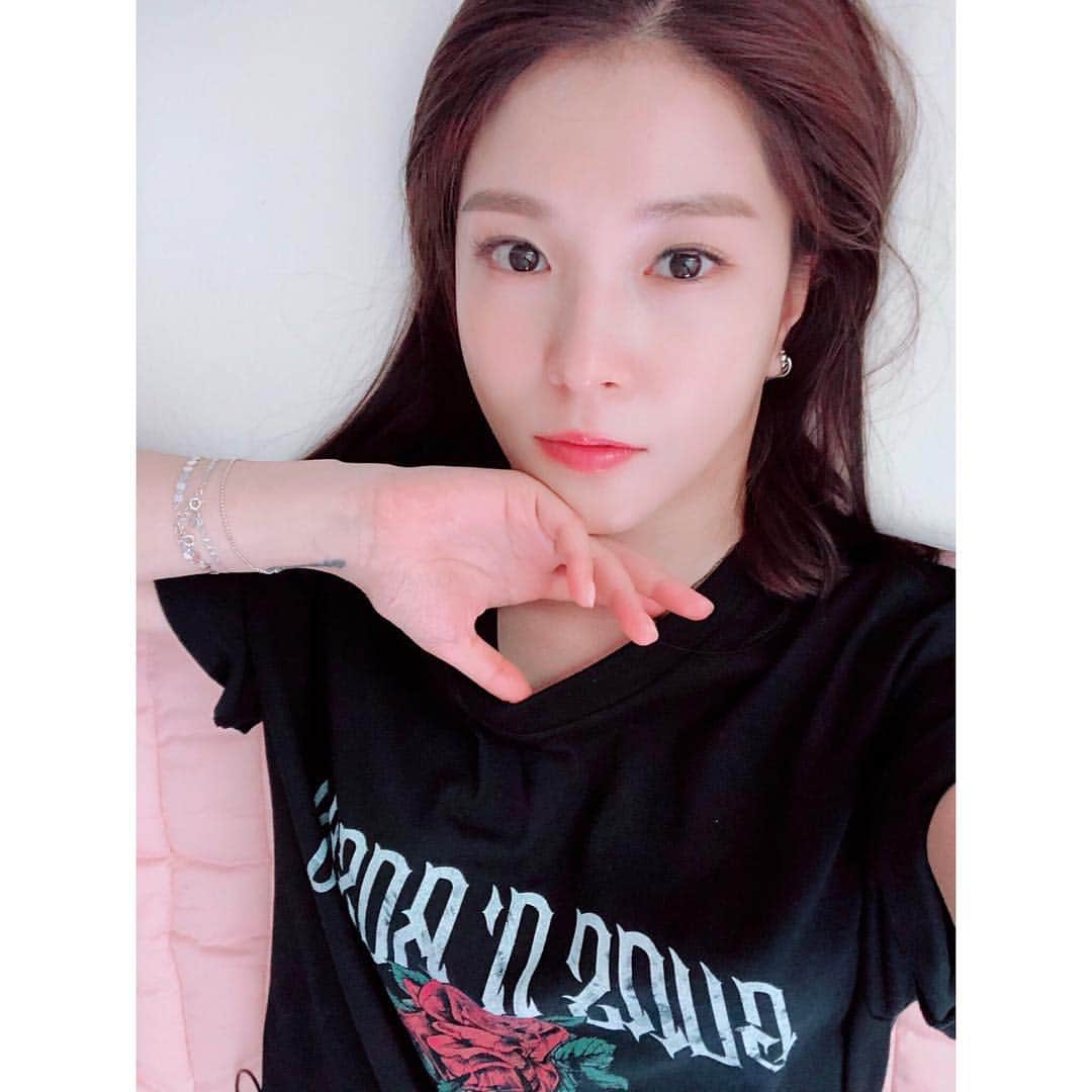 BoAのインスタグラム：「땡땡이 타임🙊」