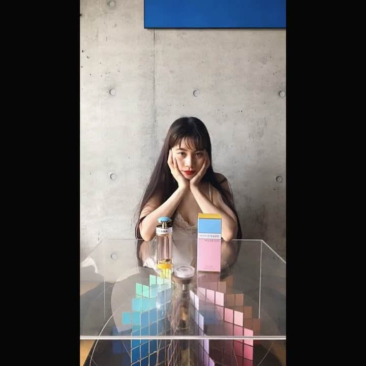 宮本彩菜のインスタグラム：「💖PRADA CANDY SUGAR POP💖 ☺️☺️☺️ 🌸🌸🌸 💎💎💎 #mysweetaddiction #pradafragrances I made a video and music for my favorite sweet fragrance🎀✨🎀✨🎀」