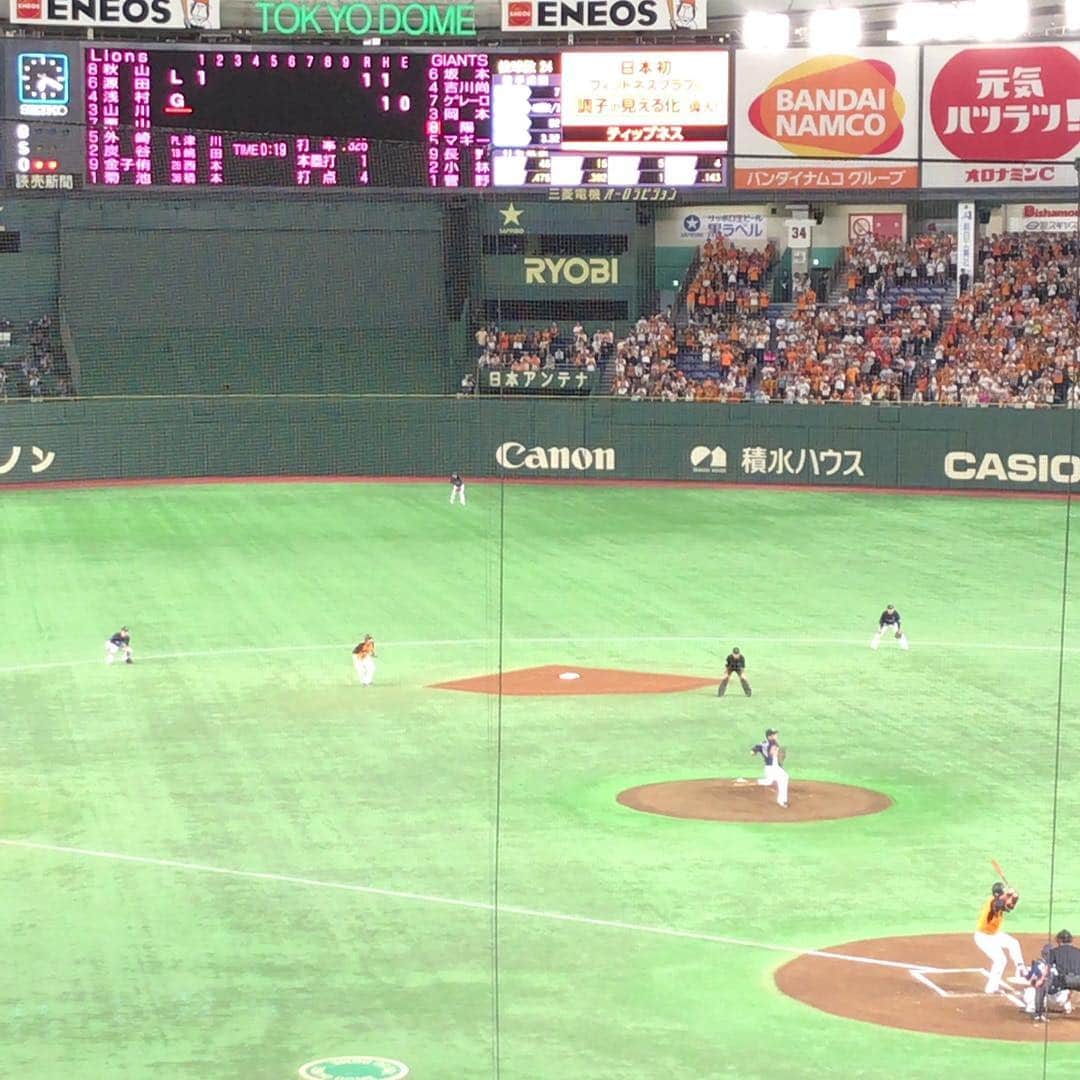 石井一久のインスタグラム：「野球見てます👀」